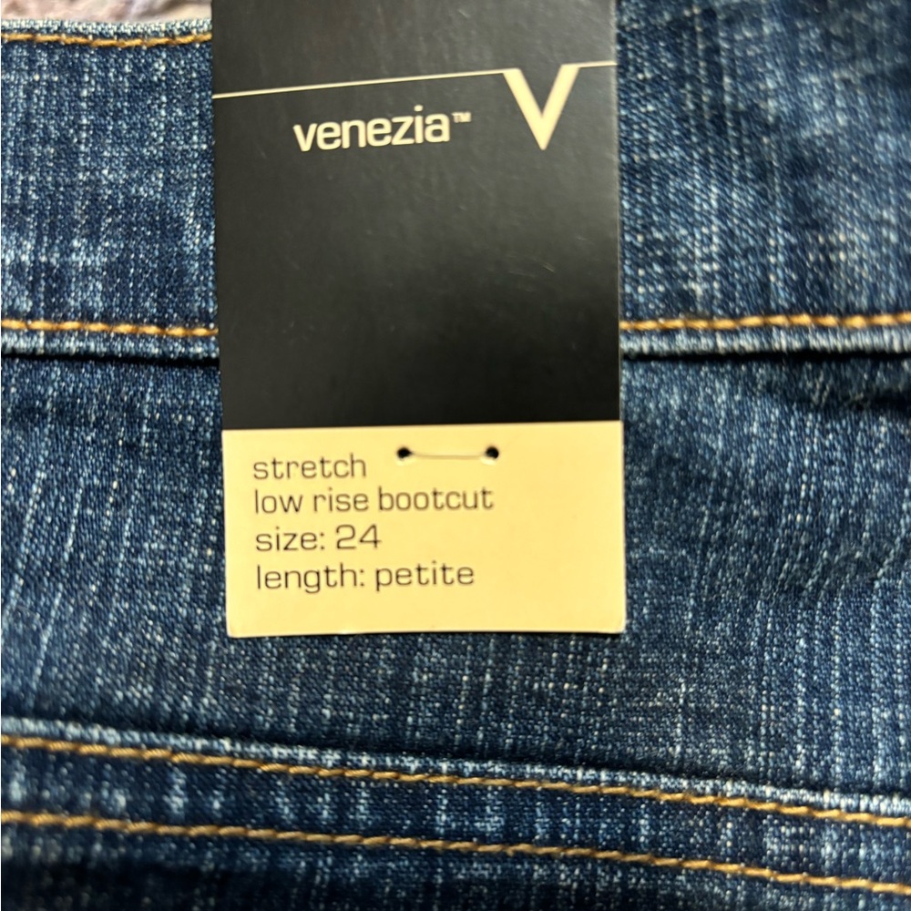 Lane Bryant Venezia jeans 
Stretch low rise bootcut
24 petite 
New with tags